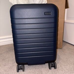 Kid’s size Carry-On Navy Blue w/ TSA compliant ejectable battery